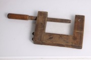 Stary drewniany ścisk stolarski