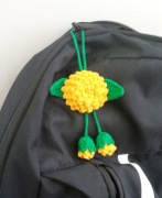 Różyczki wykonane na szydełku, brelok, zawieszka 