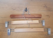 Wieszak drewniany z klamrami do spodni i spódnic 3szt.