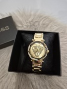 Zloty damski zegarek Guess z pudelkiem logowanym