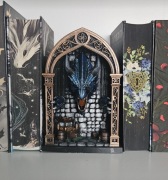 Book nook smok ręcznie malowany