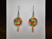 Kolczyki wiszące na biglu średniej wielkości lizaki z modeliny fimo 