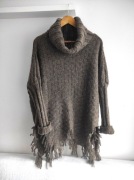 Ponczo sweter frędzle z wełną fango r U