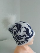 Czapka damska z pomponem 