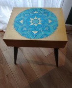 Nowy ręcznie malowany stolik