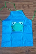Nowy fartuszek dla przedszkolaka żabka niebiesko-zielony