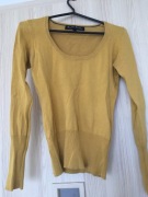 Żółty sweterek z długim rękawem Bershka S/26 głęboki dekolt