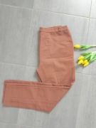 Brązowe spodnie materiałowe, przylegające, dopasowane