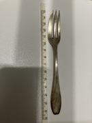 widelec kolekcjonerski posrebrzany WSW d FRAGET MET widelczyk do zakąsek