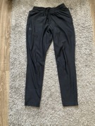 Spodnie dresowe Under Armour Fitted rozmiar M.