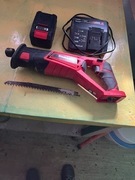 Piła szablowa akumulatorowa.