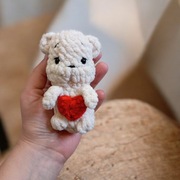 Brelok miś z sercem amigurumi handmade 