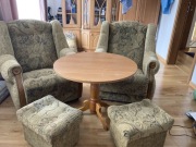 Zestaw fotele + pufy+stolik