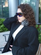 kwiatek panterkowy na szyi lub jako pasek, taśma jest czarna z połyskiem