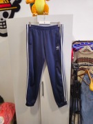 Granatowe spodnie dresowe Adidas rozmiar W30