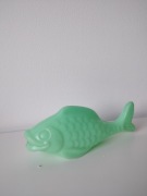 Stara zabawka z PRL-u zielona rybka 