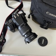 Lustrzanka Canon 250D + obiektyw EF-S 18-55 + torba 