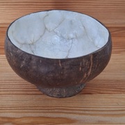 Miska wykonana na wzór orzecha 