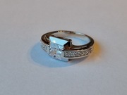 Pierścionek z cyrkoniami srebro próba 925