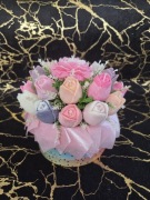 Boks ze świec róże i tulipany 