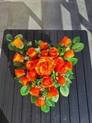 Kompozycja nagrobna z róż w sercu, Serce na cmentarz z róż