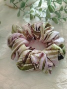 Gumka do włosów typu Scrunchies Zakręcona Łąka Slim