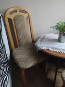 4 krzesła i stolik okrągły 