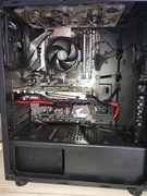 Komputer stacjonarny + myszka i klawiatura