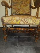 Stary fotel w stylu Ludwikowskim 