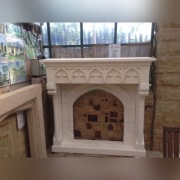 Kominek z piaskowca.