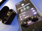 Etui Słuchawki Jabra Elite 4 active ok, prawa i lewa słuchawka wada