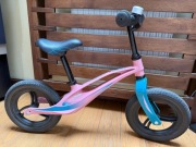 Lekki rowerek biegowy Lionelo Bart Air różowy rower