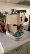 Ekspres do kawy ciśnieniowy vintage DeLonghi ECOV11.BG beżowy 