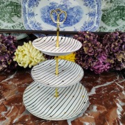 Urocza patera / etażerka 3-poziomowa - Złote serduszka - Delta-Sport