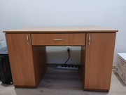 Biurko komputerowe z półką na klawiaturę i szafkami - używane