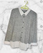 Szara bluzka z przyszytą koszulą w kropki rozmiar M