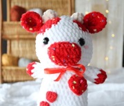 Maskotka krówka ręcznie robiona na szydełku 