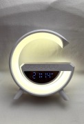 Lampka LED 3w1 – Głośnik Bluetooth | Budzik | Ładowarka Qi