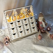 Kalendarz adwentowy z szufladkami, idealny na prezent