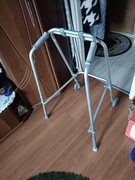 Chodzik na kółkach z przodu,lekki,aluminiowy,z możliwością regulacji 