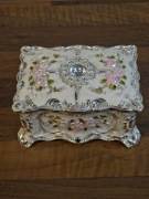 Piękny nowy kuferek na biżuterię Vintage