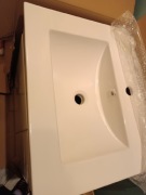 Sprzedam nową szafkę pod umywalkę razem z umywalką 