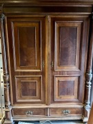 Antyczna szafa pałacowa - bogato zdobiona - do odświeżenia 