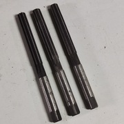 Rozwiertak ręczny 12H8 