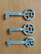 Stare klucze do szaf szafek biurek witryn sejfu 3 sztuki