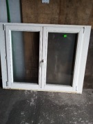 Okno drewniane powystawowe, szyby matowe,rozmiar 146 x 115 cm .