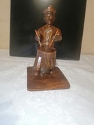 RZEŹBA ŻOŁNIERZA Z METALU