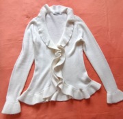 Piękny rozpinany sweterek biały puszysty z ozdobnym oblamowaniem