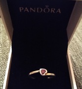 Pandora pierścionek z serduszkiem
