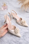 Eleganckie czółenka Jenny 40 – kremowo-beżowe z ozdobną różą, 